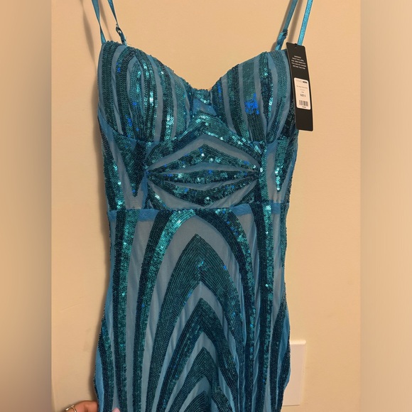 Beautiful Light blue sequin gown - Picture 2 of 4